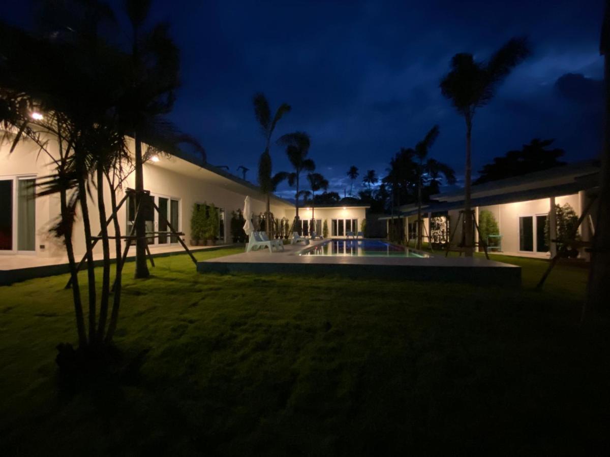 Le Petit Saint Tropez Hotel Khanom Eksteriør billede