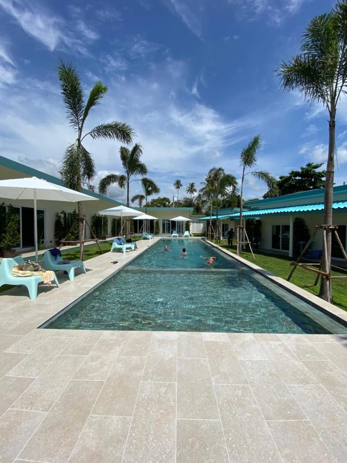 Le Petit Saint Tropez Hotel Khanom Eksteriør billede