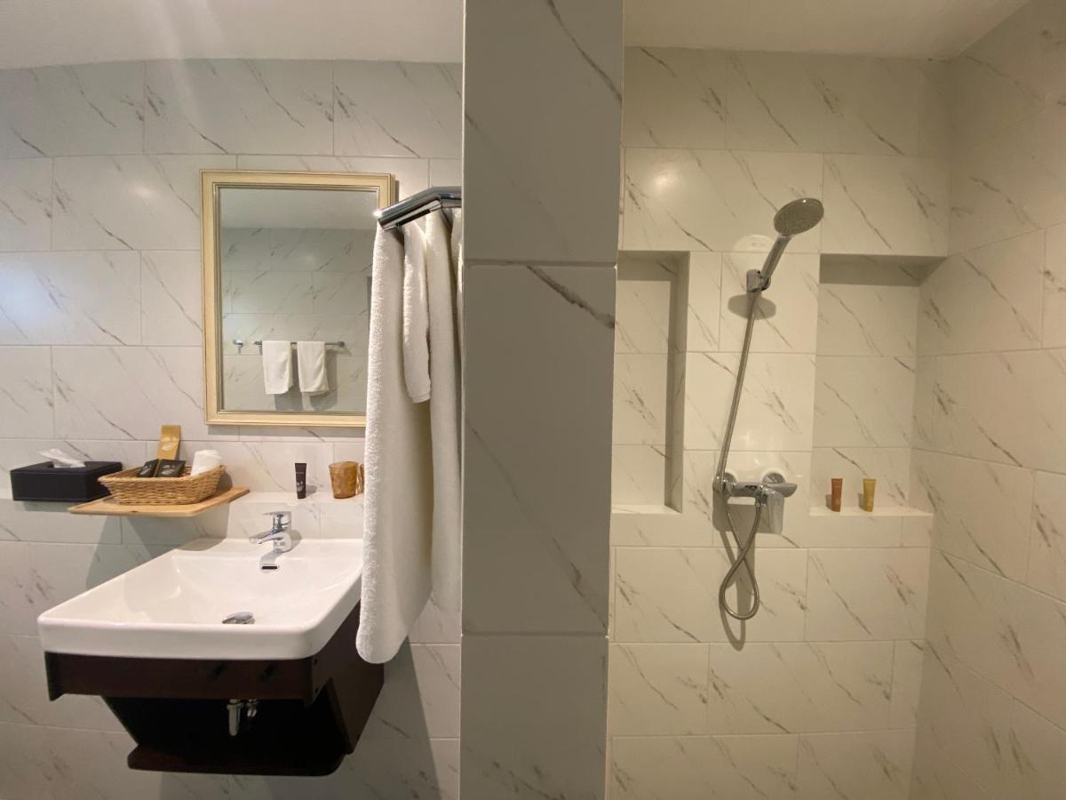 Le Petit Saint Tropez Hotel Khanom Eksteriør billede