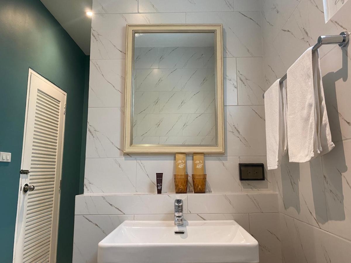 Le Petit Saint Tropez Hotel Khanom Eksteriør billede