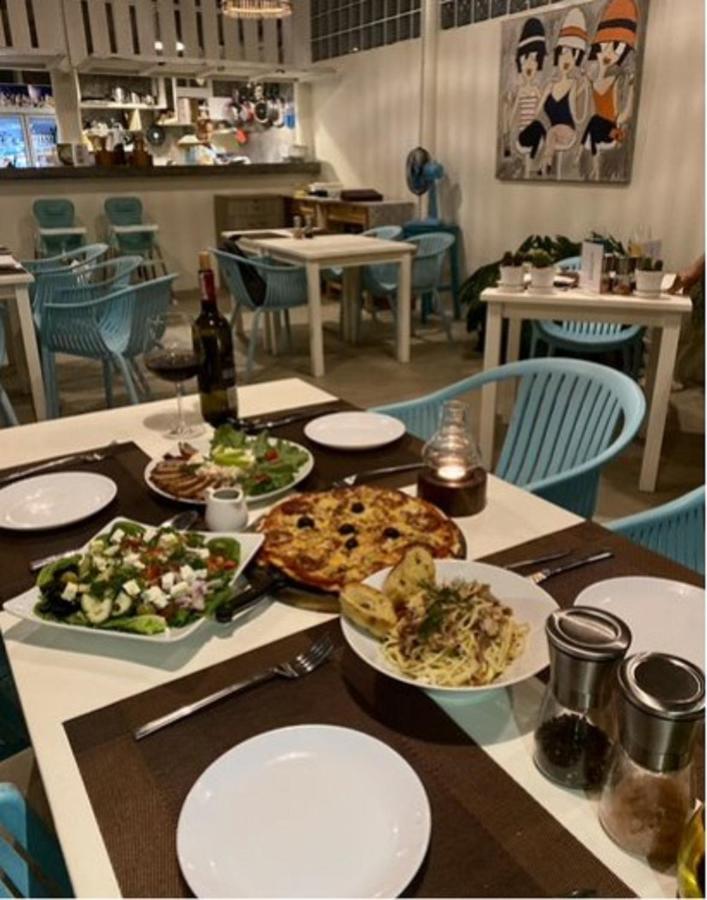 Le Petit Saint Tropez Hotel Khanom Eksteriør billede